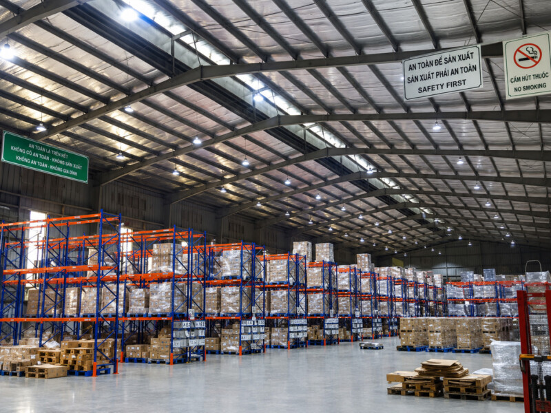 Vì sao nên sử dụng đèn LED chiếu sáng nhà xưởng